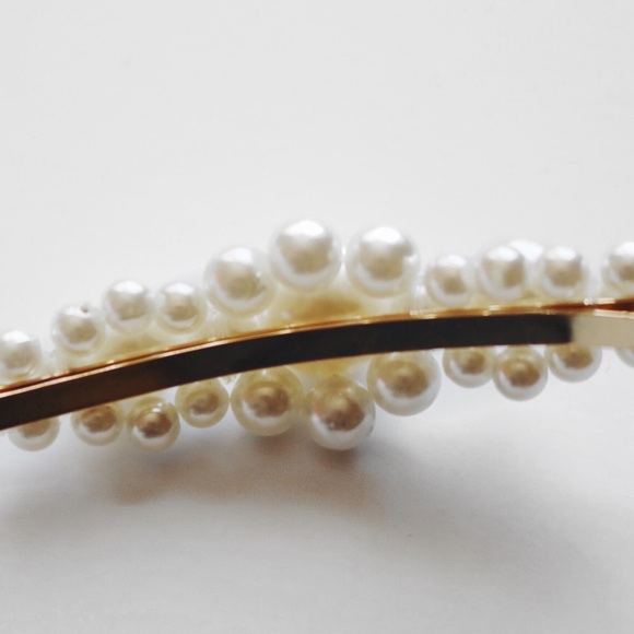 NWOT Faux Pearl hair barrette. - Picture 4 of 5